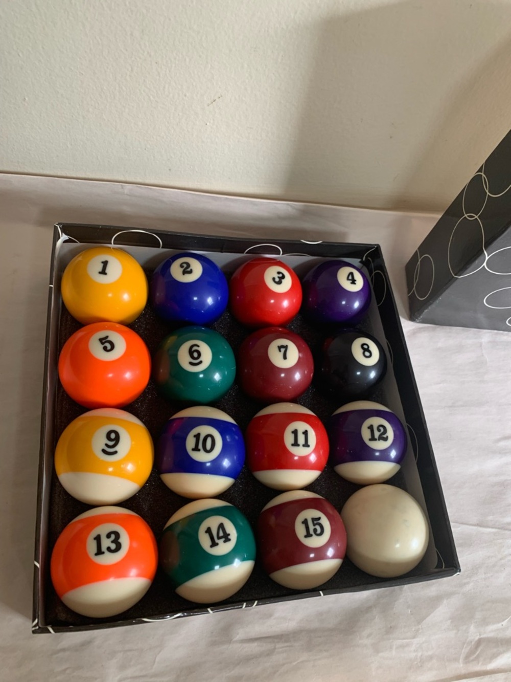 Vintage Complete Set of 16 Billiard / Pool Balls 2’ in Original box